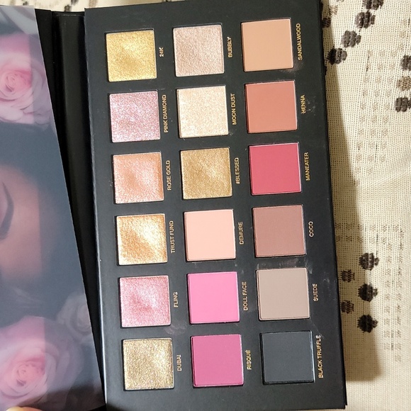 COPY - Huda Beauty Rose Gold Remastered Eyeshadow Palette - Picture 3 of 3